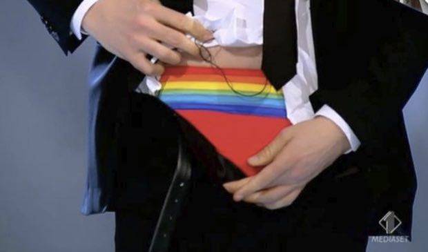 volo-mutande-arcobaleno