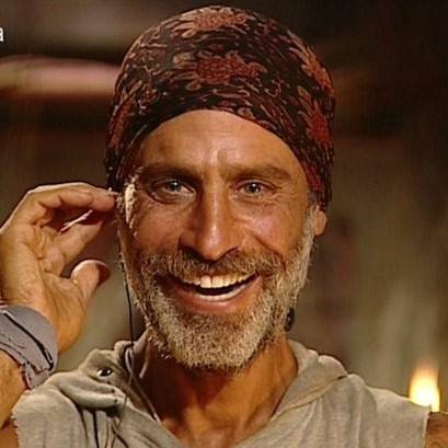 Raz durante un collegamento con lo studio (Canale 5)