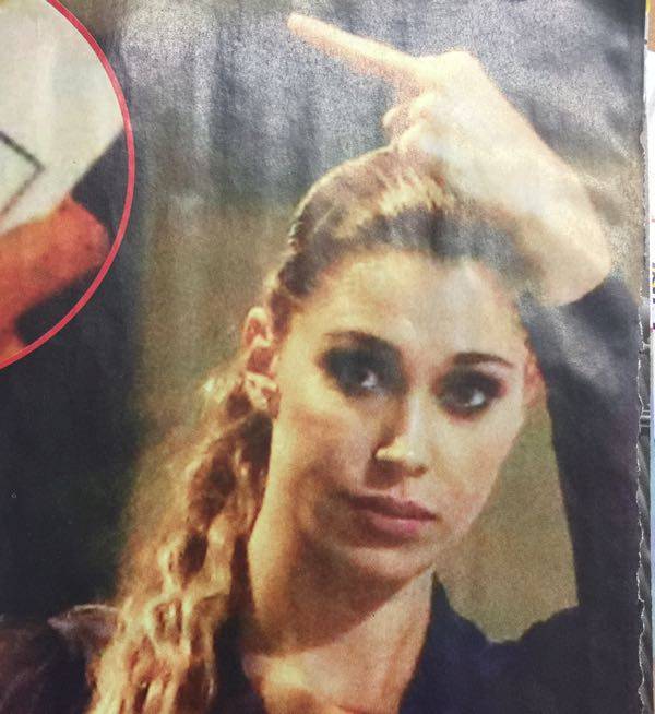 Belen Rodriguez ha chi ha fatto il dito medio con rabbia