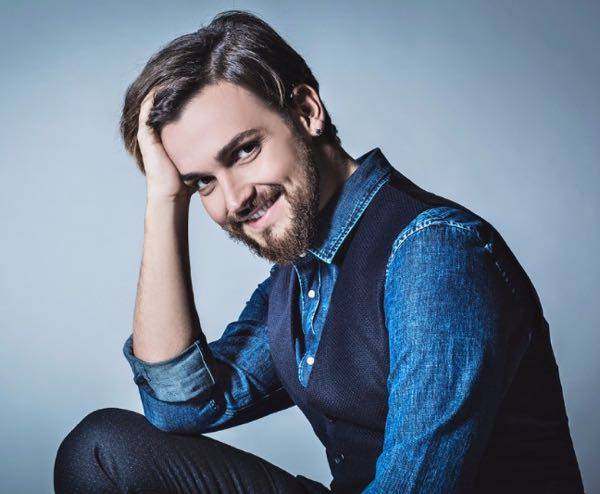 Valerio Scanu abiti Festival di Sanremo stilista Pignatelli