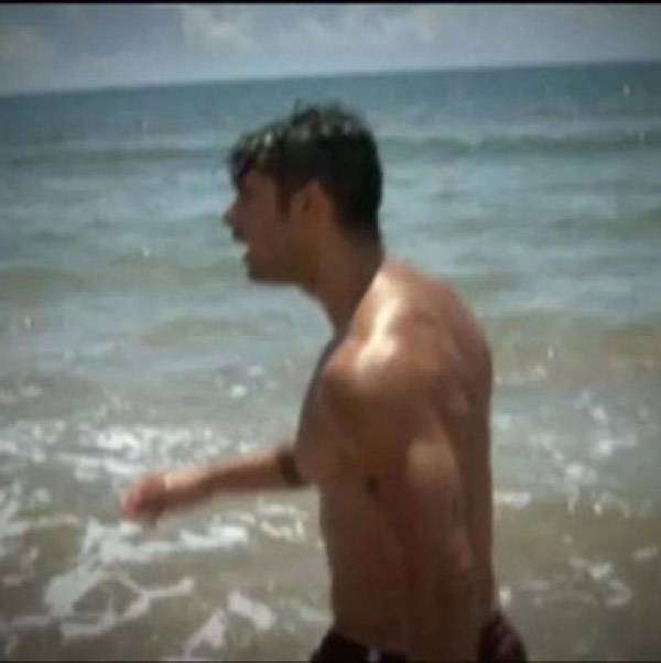 Isola dei famosi Cristian Galella c'è ed è sulla zattera a soffrire