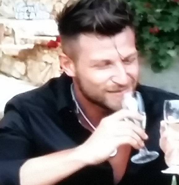 Temptation Island 3 le giustificazioni di Luca con gli amici. È sincero?