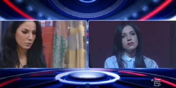 Grande Frattello Vip le critiche di Asia a Giulia mentre nessuno la sente