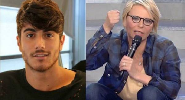 Uomini e Donne Riccardo si lamenta del bacio e Maria De Filippi lo attacca