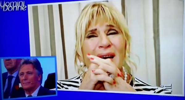 Uomini e Donne violenta lite tra Tina e Gemma che si dispera. Chi ha ragione?