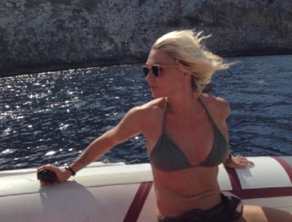 Isola dei famosi Paola Barale sbarca sull'Isola e torna inieme a Raz Degan?