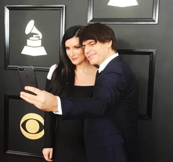 Laura Pausini e Paolo Carta ai Grammy awards look e red carpet