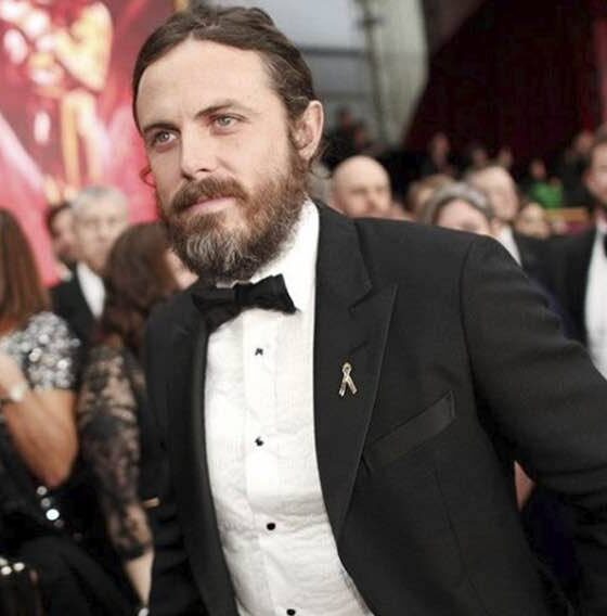 Oscar 2017 Casey Affleck miglior attore protagonista look abito e stilista