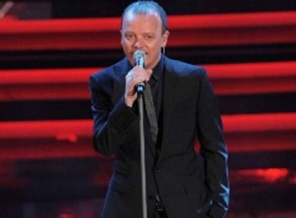 Gigi D'Alessio abito look Festival di Sanremo 2017 chi è lo stilista