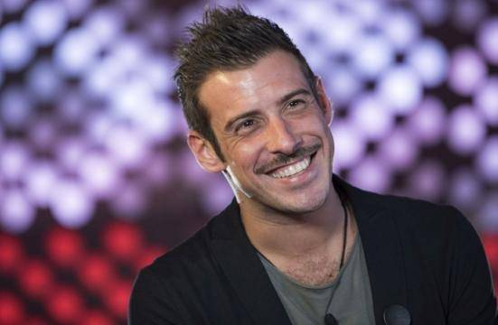 Francesco Gabbani Mania ospite dalla Clerici a Standing Ovation