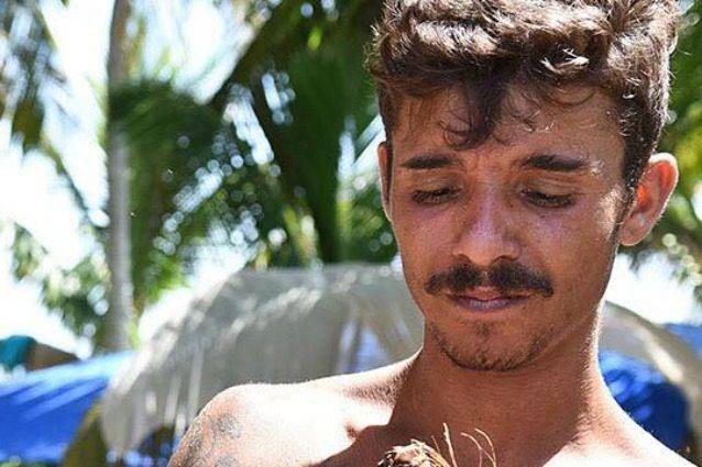 Isola Moreno si fa male e non ce la fa più, interviene subito il medico