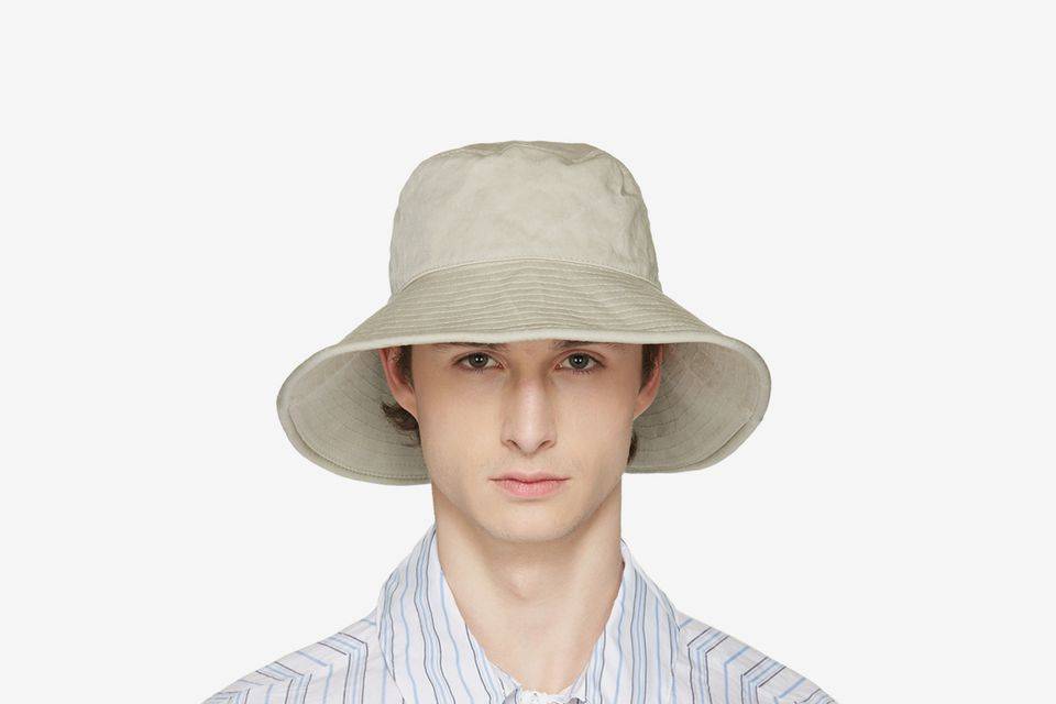 Acne Studios e la sua linea d'abbigliamento che detta le nuove tendenze