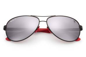 Ray-Ban e l'accordo con la Ferrari che permette la creazione di occhiali dall'eleganza indiscutibile