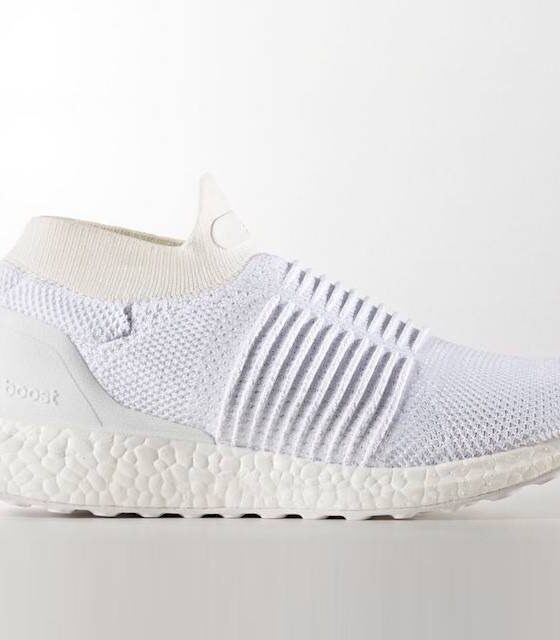 Il modello “Triple White” di adidas è una boccata d'aria fresca in questo periodo di fine estate