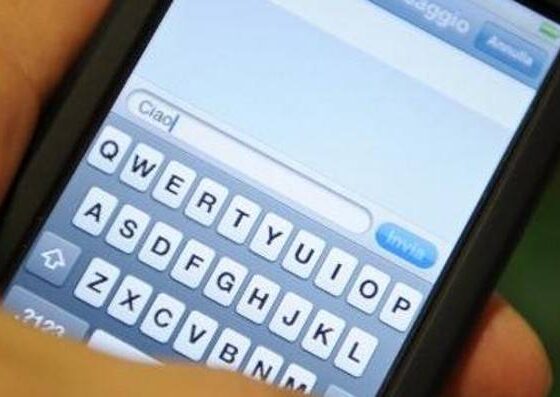 Whatsapp oggi puoi inviare un messaggio e cancellarlo dopo 5 minuti. Ecco come