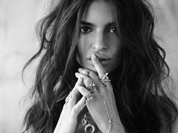 Emily Ratajkowski magra e senza vestiti: dov'è finito lo stile?