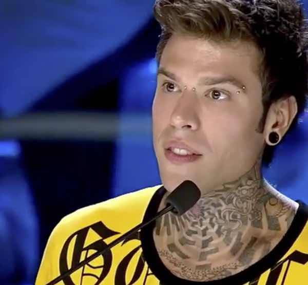 Chiara Ferragni arriva a X Factor per le audizioni e Fedez s'imbarazza