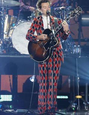 Harry Styles abito Gucci ai 2017 iHeartRadio Festival a Las Vegas