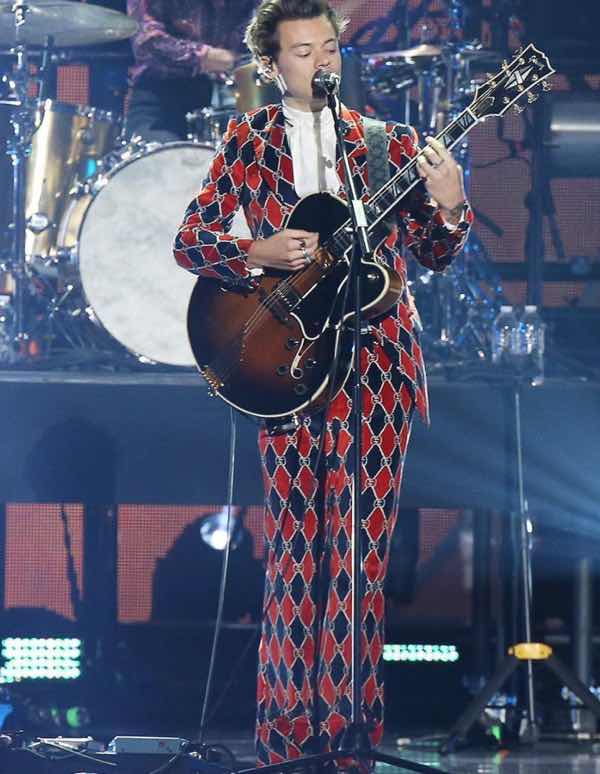 Harry Styles abito Gucci ai 2017 iHeartRadio Festival a Las Vegas