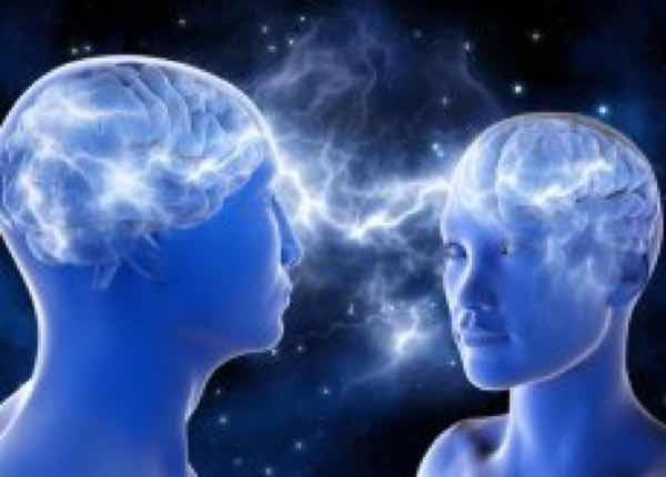 Maschi e femmine, le donne hanno più neuroni degli uomini e sono più intelligenti
