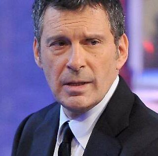 Fabrizio Frizzi malore rivoverato è grave che malattia ha come sta?