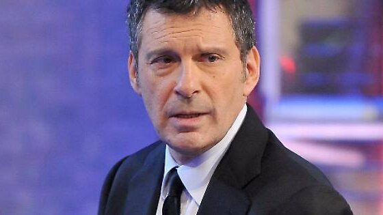 Fabrizio Frizzi malore rivoverato è grave che malattia ha come sta?