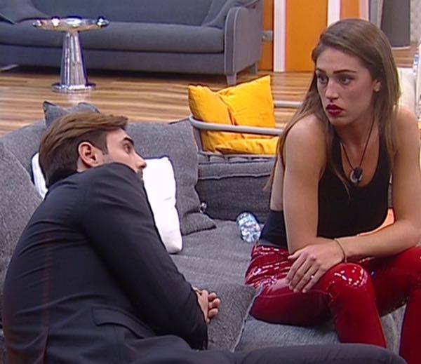 Ecco cosa ha detto Francesco Monte nell'orecchio di Cecilia al Gf Vip