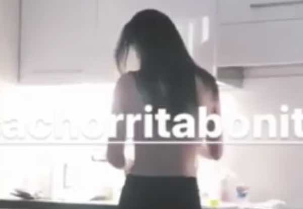 Cecilia Rodriguez a Natale senza reggiseno sui social fa infuriare il web