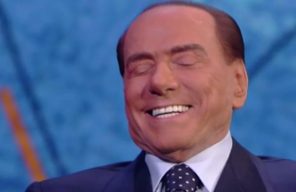 Silvio Berlusconi e i denti bianchi cosa ha fatto per avere quel sorriso smagliante?