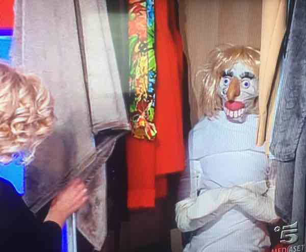 Uomini e donne Gemma finisce nell'armadio come Ignazio e Cecilia