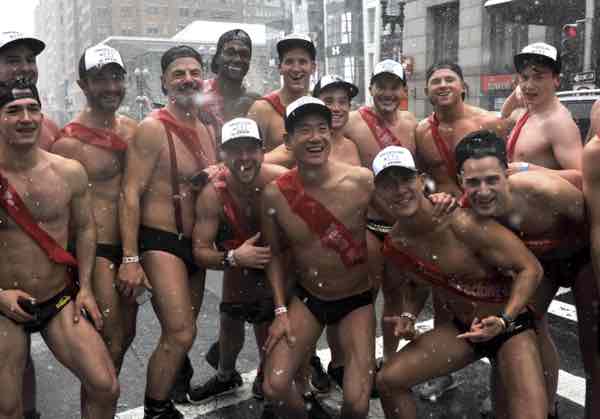 Boston Santa Speedo Run 2017, tutti in intimo per la corsa di Natale FOTO