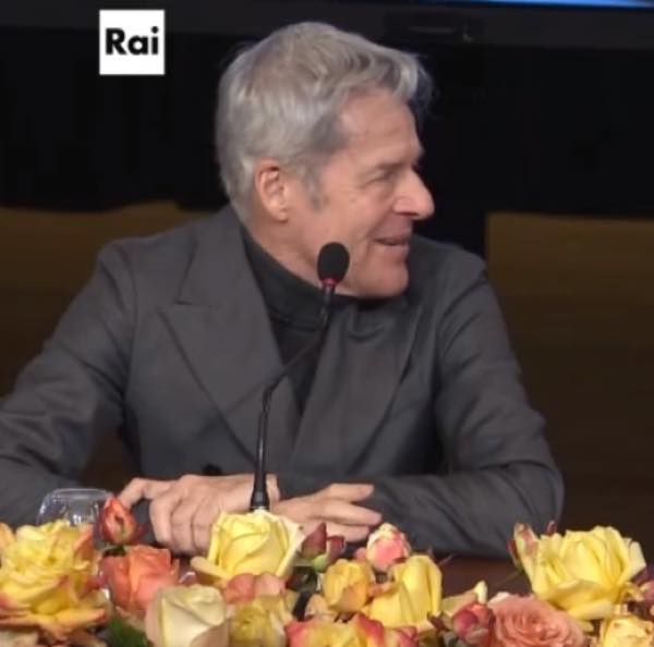 Claudio Baglioni Sanremo 2018 abito stilista e look scelto all'Ariston