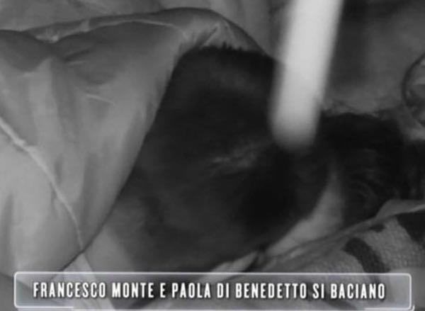 Isola dei famosi bacio tra Francesco Monte e Paola di Benedetto VIDEO