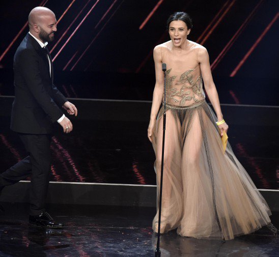 Anna Foglietta Sanremo 2018 abito stilista e accessori indossati al Festival