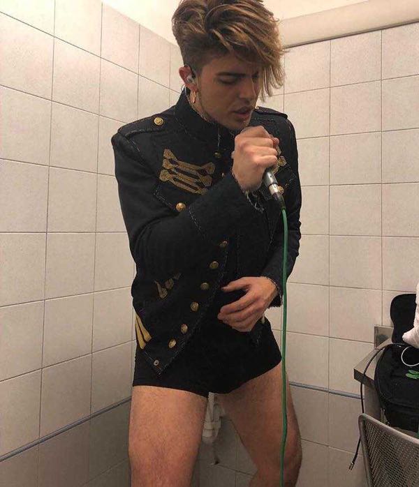 Stash e The Kolors vincitori del Festival 2018? Intanto lui è in mutande FOTO