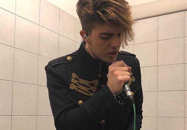 Stash e The Kolors vincitori del Festival 2018? Intanto lui è in mutande FOTO