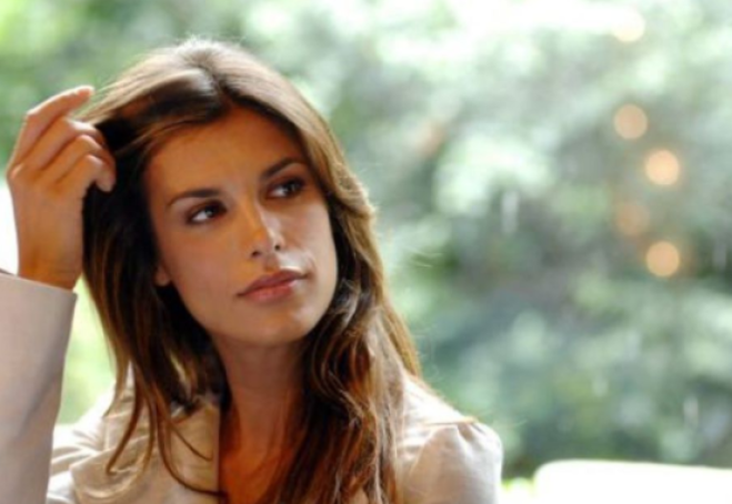 Elisabetta Canalis abito acconciatura scarpe e stilista per Sanremo Young