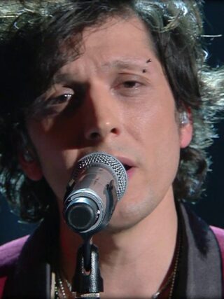 Ermal Meta Sanremo 2018 abito stilista e look scelto all'Ariston