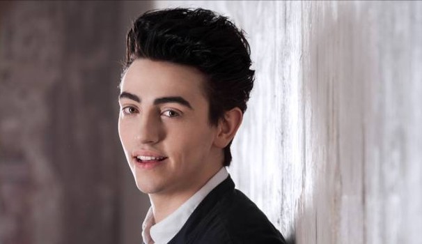 Michele Bravi Sanremo 2018 con Annalisa stilista e abito scelto all'Ariston