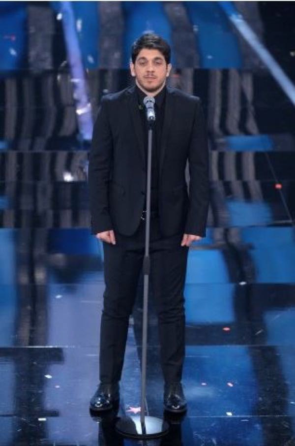 Mirkoeilcane stilista e abito a Sanremo 2018 ha vinto lui le Nuove Proposte?