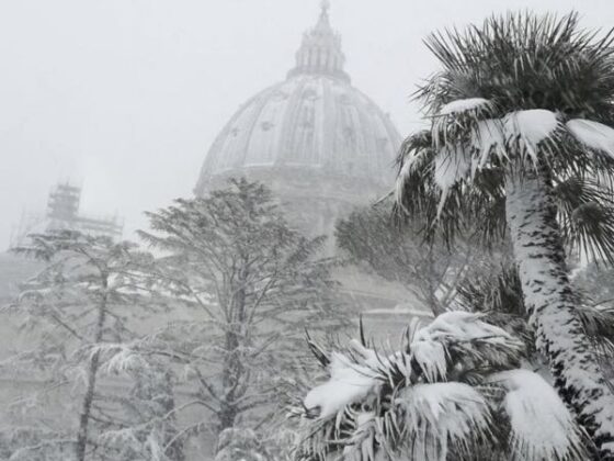 Neve a Roma imbiancato il cupolone la foto e quanto dura il gelo sull'Italia