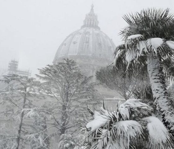 Neve a Roma imbiancato il cupolone la foto e quanto dura il gelo sull'Italia