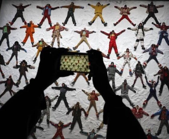 Sfilata Moncler a Milano moda donna un'esplosione di colori e di modernità