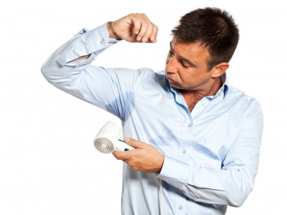 Come eliminare le macchie di sudore dalle camicie che indossate?