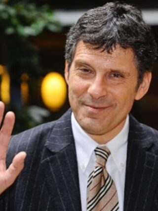 Funerali Fabrizio Frizzi ecco come e dove vederli in diretta TV sulla Rai