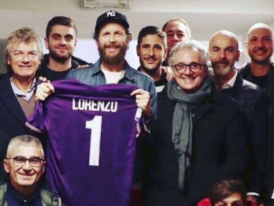 Jovanotti concerto da brividi quando canta una canzone per Davide Astori