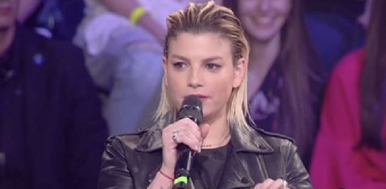 Emma Marrone il suo disco è flop lei si sfoga ad Amici Serale