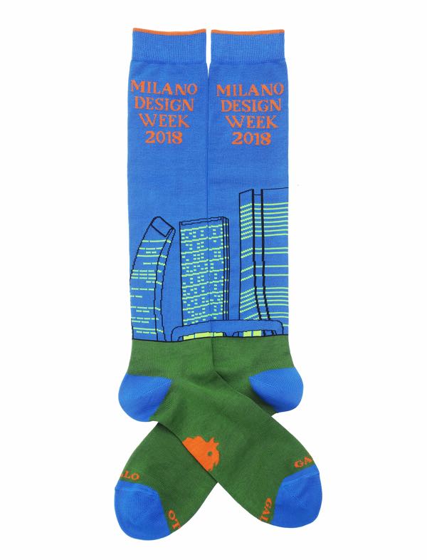 Salone del mobile di Milano ispira la moda delle calze per gli uomini di oggi