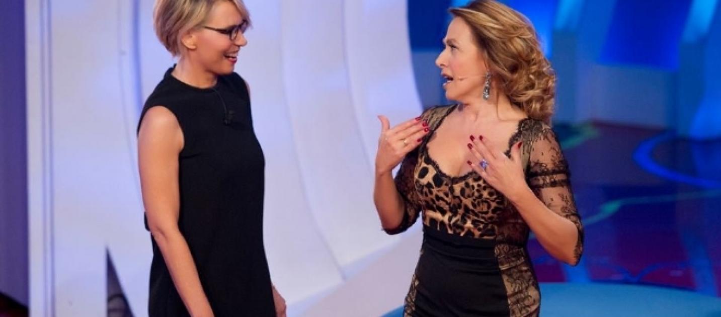 Barbara D'Urso prima del GF 15 risponde alla frecciatina della De Filippi, la reazione