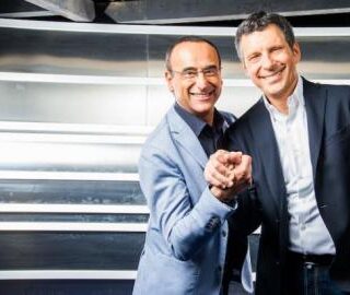 Le chiavi di Carlo Conti all'Eredità il passaggio di testimone don Fabrizio Frizzi